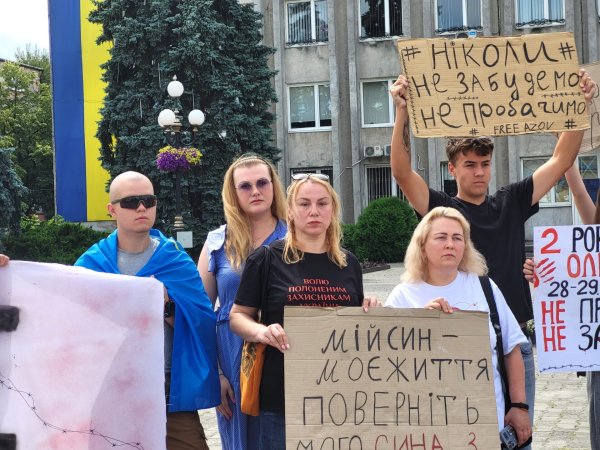 26 місяців у полоні: у Ковелі відбулася акція на підтримку захисників Маріуполя 26 місяців у полоні: у Ковелі відбулася акція на підтримку захисників Маріуполя