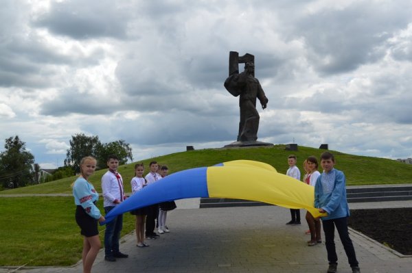 Ковельчани поклали квіти до монумента Тараса Шевченка ФОТО Ковельчани поклали квіти до монумента Тараса Шевченка ФОТО