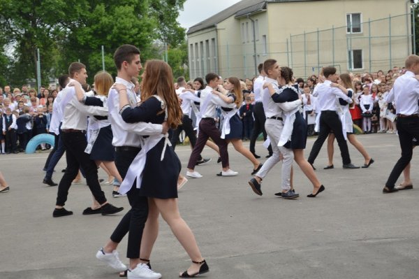У ковельських школах пролунав останній дзвоник У ковельських школах пролунав останній дзвоник