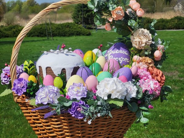 У Ковелі в парку Шевченка встановили Великодні композиції. Фото