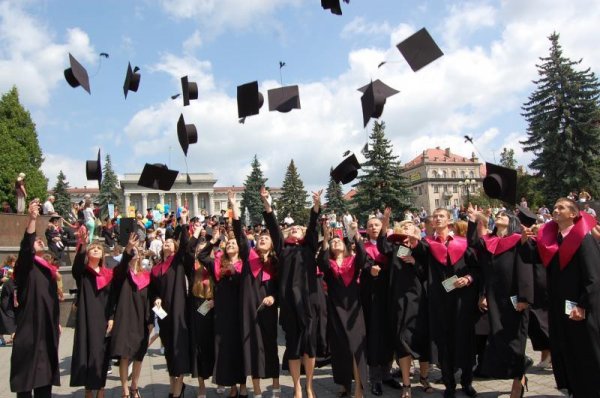 Випускникам Східноєвропейського національного університету імені Лесі Українки надаватимуть грошову допомогу