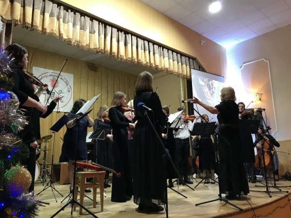 Бережемо традиції та донатимо на ЗСУ: у школі мистецтв відбувся «Різдвяний вечір премʼєр»