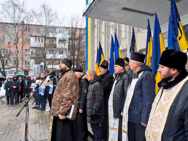Віддав життя за Україну: у Ковелі попрощались з Героєм Романом Грушевінчуком