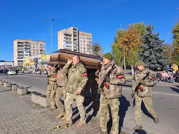 Назавжди 22. Ковельчани віддали останню шану молодому Герою Марку Данилюку