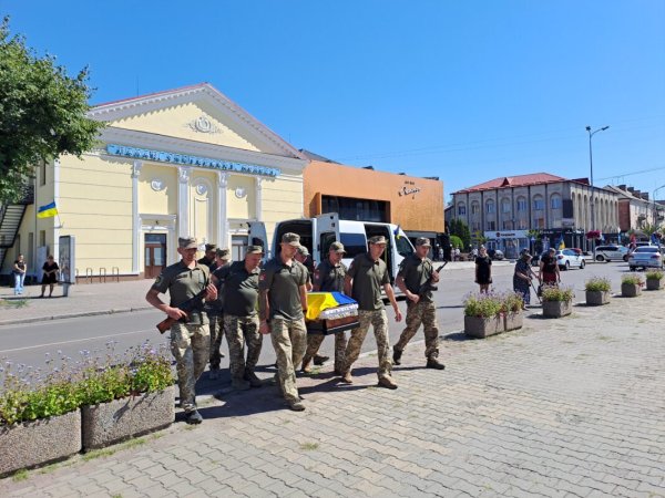 Ковельська громада попрощалася із Захисником Олександром Резванюком Ковельська громада попрощалася із Захисником Олександром Резванюком