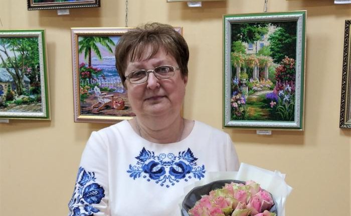 Виставку вишитих робіт представляє ковельчанка Ольга Руднік
