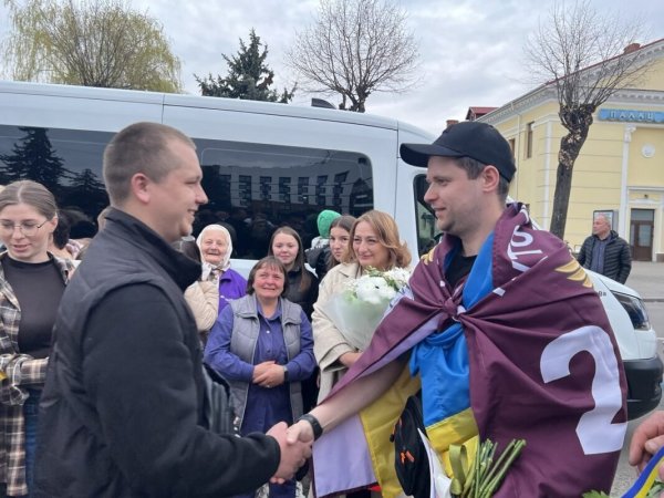 Ковель зустрів з полону військового Максима Муху Ковель зустрів з полону військового Максима Муху