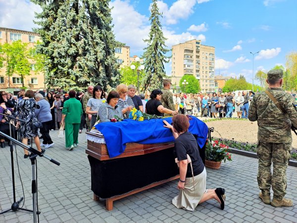 Сьогодні капітану Володимиру Котику мало б виповнитись 52 роки. Ковель попрощався зі своїм Героєм