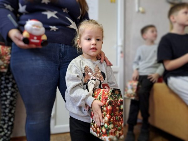 У Ковельському МТМО дітям, які перебувають на лікуванні, передали подарунки до Дня Святого Миколая У Ковельському МТМО дітям, які перебувають на лікуванні, передали подарунки до Дня Святого Миколая