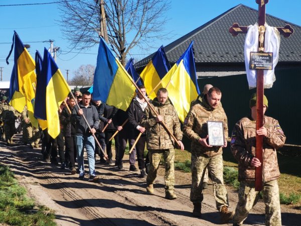 У Гішині попрощалися із 28-річним військовим Тарасом Мельником