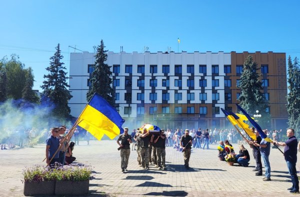 Ковель попрощався із Захисником Олегом Бортніком, який 22 місяці вважався зниклим безвісти Ковель попрощався із Захисником Олегом Бортніком, який 22 місяці вважався зниклим безвісти
