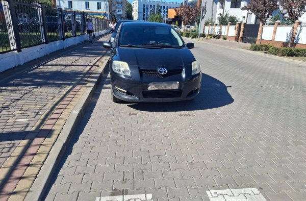 Знову не там: муніципальна варта Ковеля показала чергову підбірку порушень паркування Знову не там: муніципальна варта Ковеля показала чергову підбірку порушень паркування