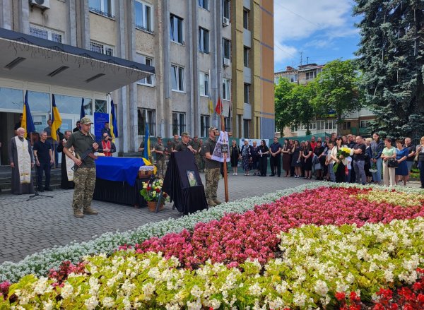 Спасибі тобі, Герою. Ковельчани віддали останню шану Руслану Мазурику
