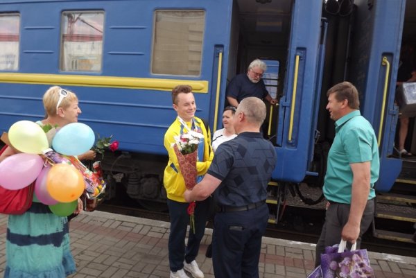 У Ковелі вітали переможця та срібну призерку чемпіонату Європи з пауерліфтингу У Ковелі вітали переможця та срібну призерку чемпіонату Європи з пауерліфтингу