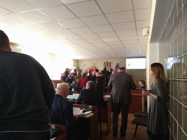 У Ковелі зірвали сесійне засідання У Ковелі зірвали сесійне засідання