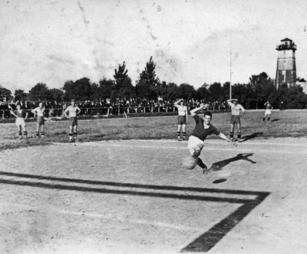 Футбольним вболівальникам: вийшла друком книга про зародження футболу на Волині, зокрема й у Ковелі Футбольним вболівальникам: вийшла друком книга про зародження футболу на Волині, зокрема й у Ковелі