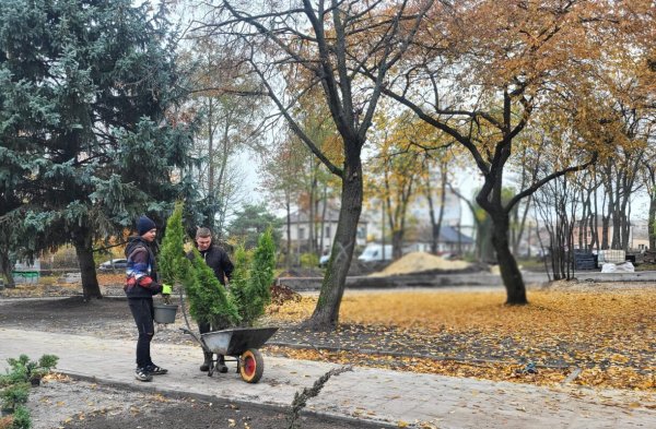 У парку Лесі Українки розпочали роботи з озеленення У парку Лесі Українки розпочали роботи з озеленення