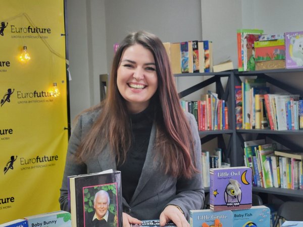 Партнери з американського міста Шамблі передали Ковелю тисячу англомовних книг Партнери з американського міста Шамблі передали Ковелю тисячу англомовних книг