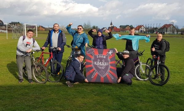 Футбольні фанати з Ковеля подолали 60 км на велосипедах, аби вболівати за свою команду ФОТО
