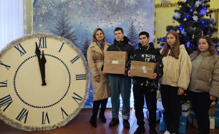 Добрі справи тривають: гімназія № 2 передала ліки для «Сталевої сотки»