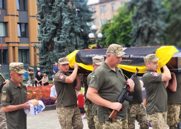 Ковель попрощався із Захисником України Віталієм Мартинюком Ковель попрощався із Захисником України Віталієм Мартинюком