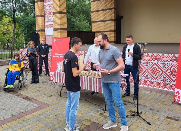 З нагоди Дня фізичної культури і спорту у Ковелі нагородили спортсменів та тренерів З нагоди Дня фізичної культури і спорту у Ковелі нагородили спортсменів та тренерів