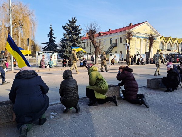 Остання шана Героєві: ковельчани попрощались з воїном Віталієм Гаранем Остання шана Героєві: ковельчани попрощались з воїном Віталієм Гаранем