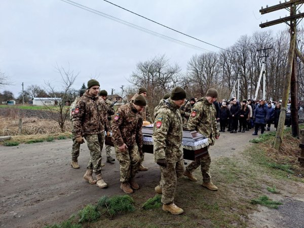 Остання шана воїнові: у Тойкуті провели в останню дорогу Героя Петра Ілюшика Остання шана воїнові: у Тойкуті провели в останню дорогу Героя Петра Ілюшика