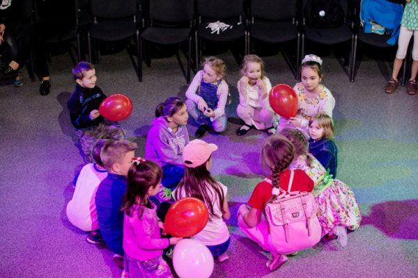 Ковельська малеча отримала подарунки з Америки Ковельська малеча отримала подарунки з Америки