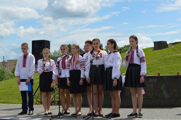 Ковельчани поклали квіти до монумента Тараса Шевченка ФОТО Ковельчани поклали квіти до монумента Тараса Шевченка ФОТО