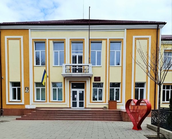 У Ковелі встановили екологічне «серце» для збору пластикових кришечок