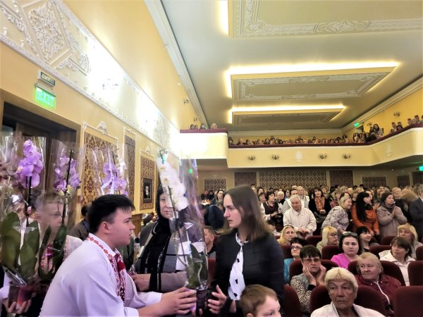 Зворушливо, до сліз, щиро та з любов’ю сьогодні вітали у Ковелі матерів зі святом