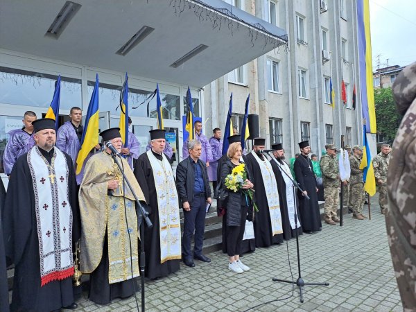 Вічна пам’ять Герою: ковельчани віддали останню шану Віталію Наумчуку
