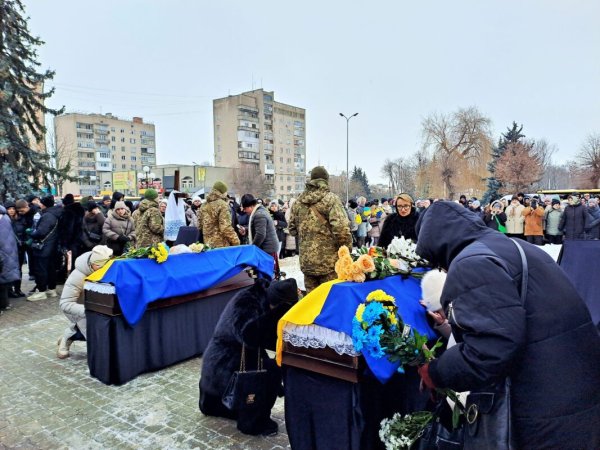 Ковель попрощався з полеглими Захисниками Миколою Сичем та Андрієм Вдовиченком Ковель попрощався з полеглими Захисниками Миколою Сичем та Андрієм Вдовиченком