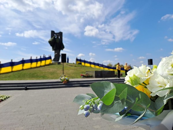 Ковельчани вшанували одну із головних національних святинь – Державний Прапор України