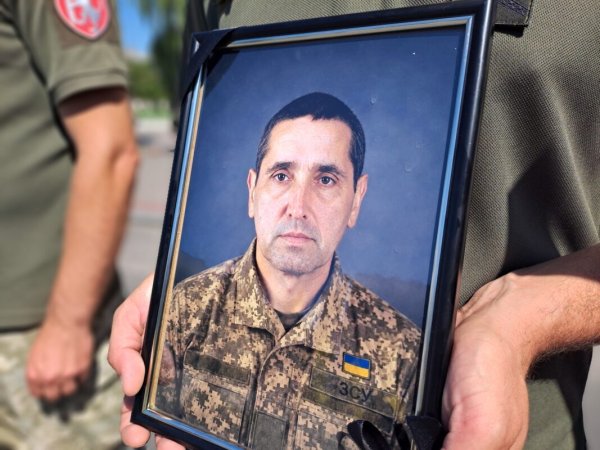 Ковельська громада попрощалася із Захисником Олександром Резванюком Ковельська громада попрощалася із Захисником Олександром Резванюком