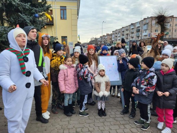 Театр-студія “10 ряд 10 місце” запрошує у свою родину
