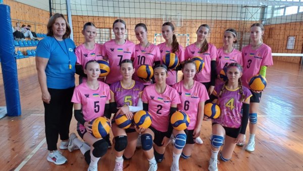 Команда ДЮСШ №1 імені Петра Стуса виборола перше місце у волейбольному турнірі «Золота осінь-2025»