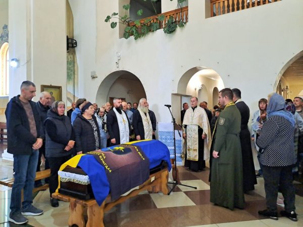 У Ковелі попрощалися із 45-річним Захисником України Дмитром Бештою У Ковелі попрощалися із 45-річним Захисником України Дмитром Бештою
