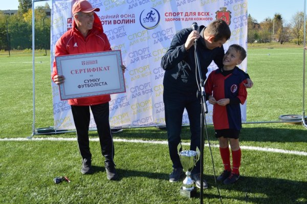 У Ковелі відбулось відкриття найбільшого на Волині футбольного поля зі штучним покриттям ФОТО У Ковелі відбулось відкриття найбільшого на Волині футбольного поля зі штучним покриттям ФОТО