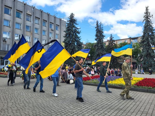 Довгий шлях до рідної землі: наша громада прощається з воїном Віктором Дорощуком, життя якого обірвалось у липні минулого року
