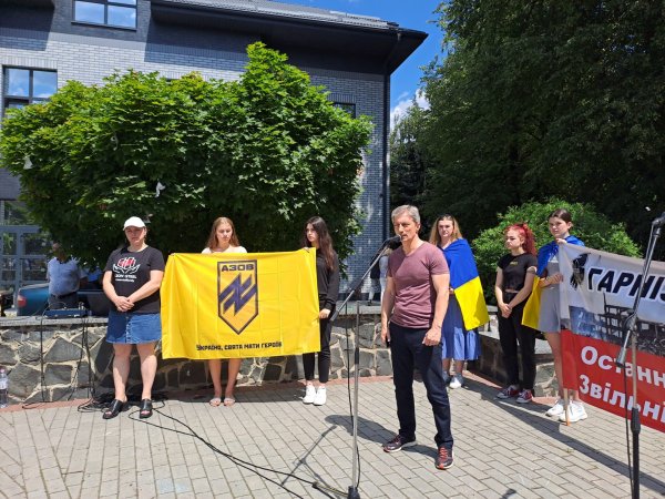 “Волю захисникам Маріуполя”: у Ковелі відбулась фотовиставка на підтримку полонених військових “Волю захисникам Маріуполя”: у Ковелі відбулась фотовиставка на підтримку полонених військових