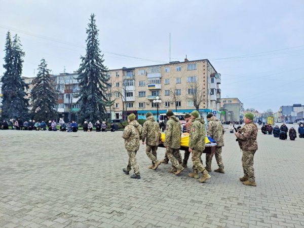 Ковель попрощався із загиблим захисником Ігорем Мацком Ковель попрощався із загиблим захисником Ігорем Мацком