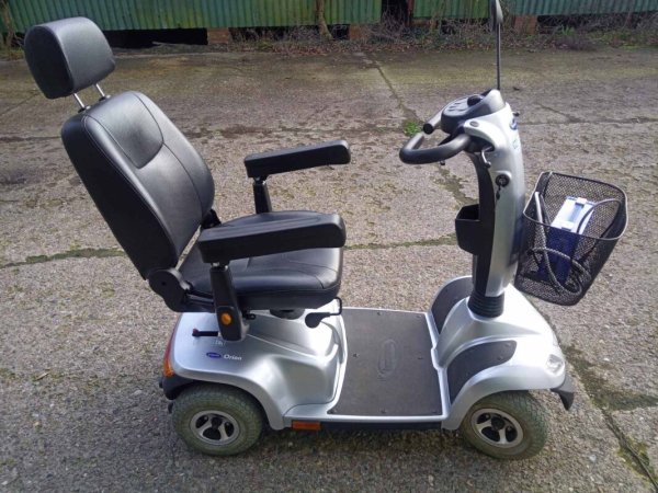 Партнери з німецького Вальсроде передали Ковелю два мікроавтобуси для потреб військових Партнери з німецького Вальсроде передали Ковелю два мікроавтобуси для потреб військових