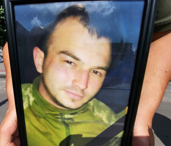 Спасибі тобі, Герою. Ковельчани віддали останню шану Руслану Мазурику