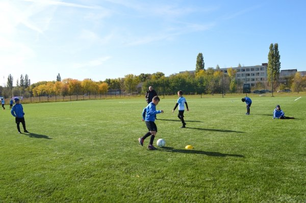 У Ковелі відбулось відкриття найбільшого на Волині футбольного поля зі штучним покриттям ФОТО У Ковелі відбулось відкриття найбільшого на Волині футбольного поля зі штучним покриттям ФОТО