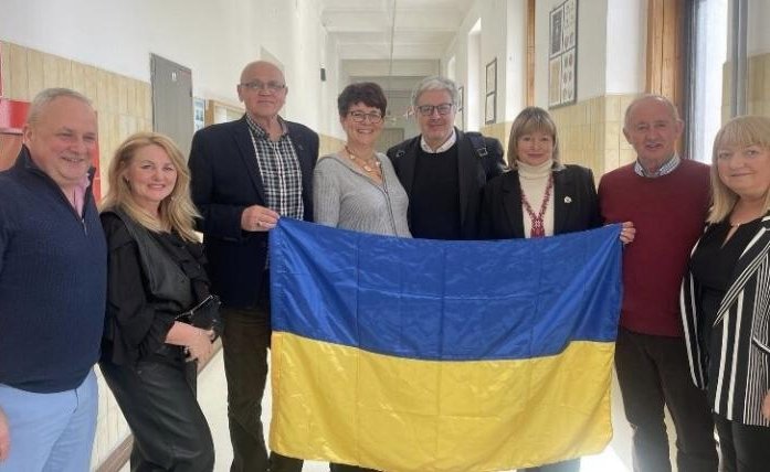 Директор ліцею імені Олени Пчілки Олена Вальчук продовжує розповідати своїм європейським колегам про ситуацію в Україні