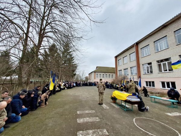 Остання шана воїнові: у Тойкуті провели в останню дорогу Героя Петра Ілюшика Остання шана воїнові: у Тойкуті провели в останню дорогу Героя Петра Ілюшика