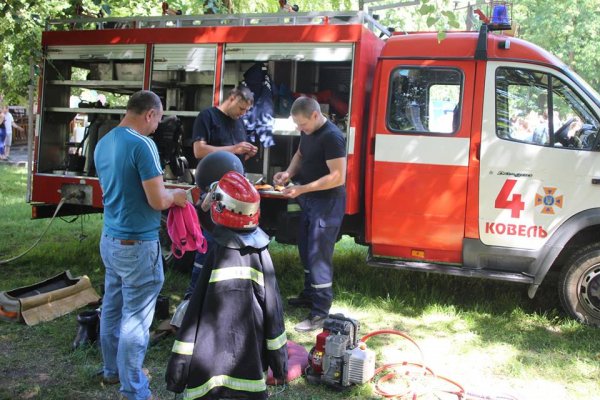 За участь в акції «100 ідей для дітей» ковельським рятувальникам вручили Подяку За участь в акції «100 ідей для дітей» ковельським рятувальникам вручили Подяку