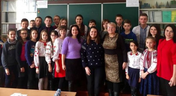 Уроки англійської для ковельчан - від волонтера Корпусу Миру США Уроки англійської для ковельчан - від волонтера Корпусу Миру США